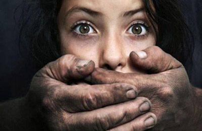 令人震惊的印度黑公交轮奸案，23岁女孩遭六人暴力虐杀