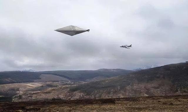 美国50年来首次公开UFO影像！